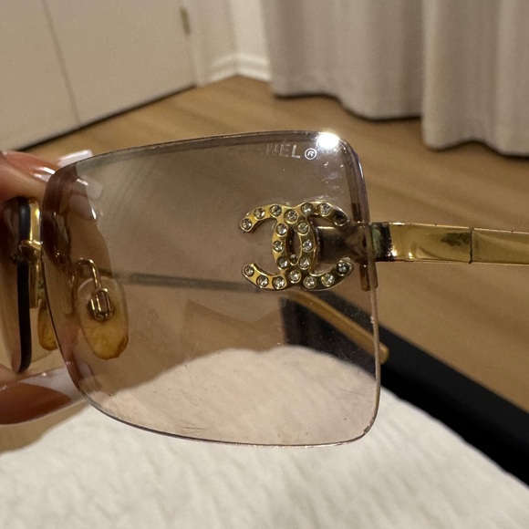 CHANEL 4104-B Gold Sunglasses - Picture 3 of 12